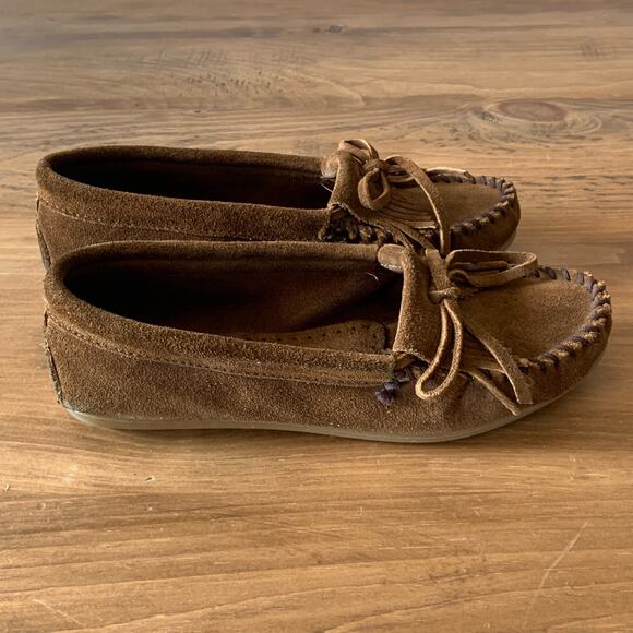 MINNETONKA Moccasin Womens 7 Kilty Hardsole Driving Dusty Brn Suede Fringe 403 - Picture 2 of 15